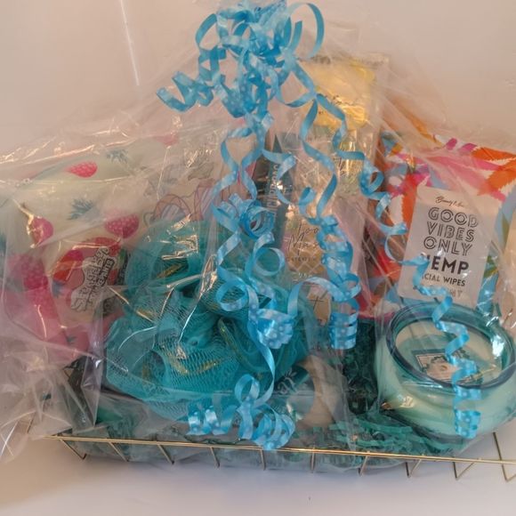 Gold Rectangular Shallow Basket - Picture 5 of 5